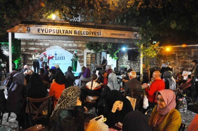 Eyüpsultanlılar Orta Oyunu ile nostaljik Ramazan akşamları yaşıyor