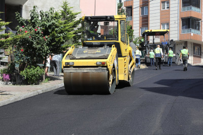 Asfaltlama çalışmaları tüm hızıyla sürüyor