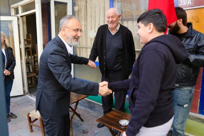 Başkan Özmen, Rami Yeni Mahalle'de esnafla buluştu