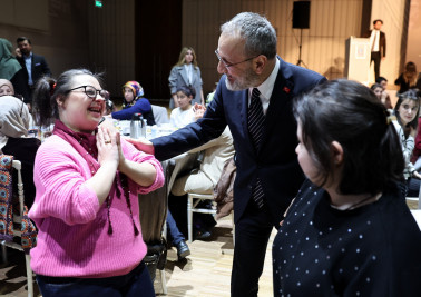 Başkan Özmen özel gereksinimli gençlerle iftar sofrasında buluştu