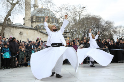 Eyüpsultan Camii Meydanı'nda sema gösterisine yoğun ilgi