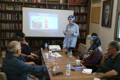 Emekliler Lokali Hafıza Kafe'de Dijital Güvenlik Eğitimi Düzenlendi