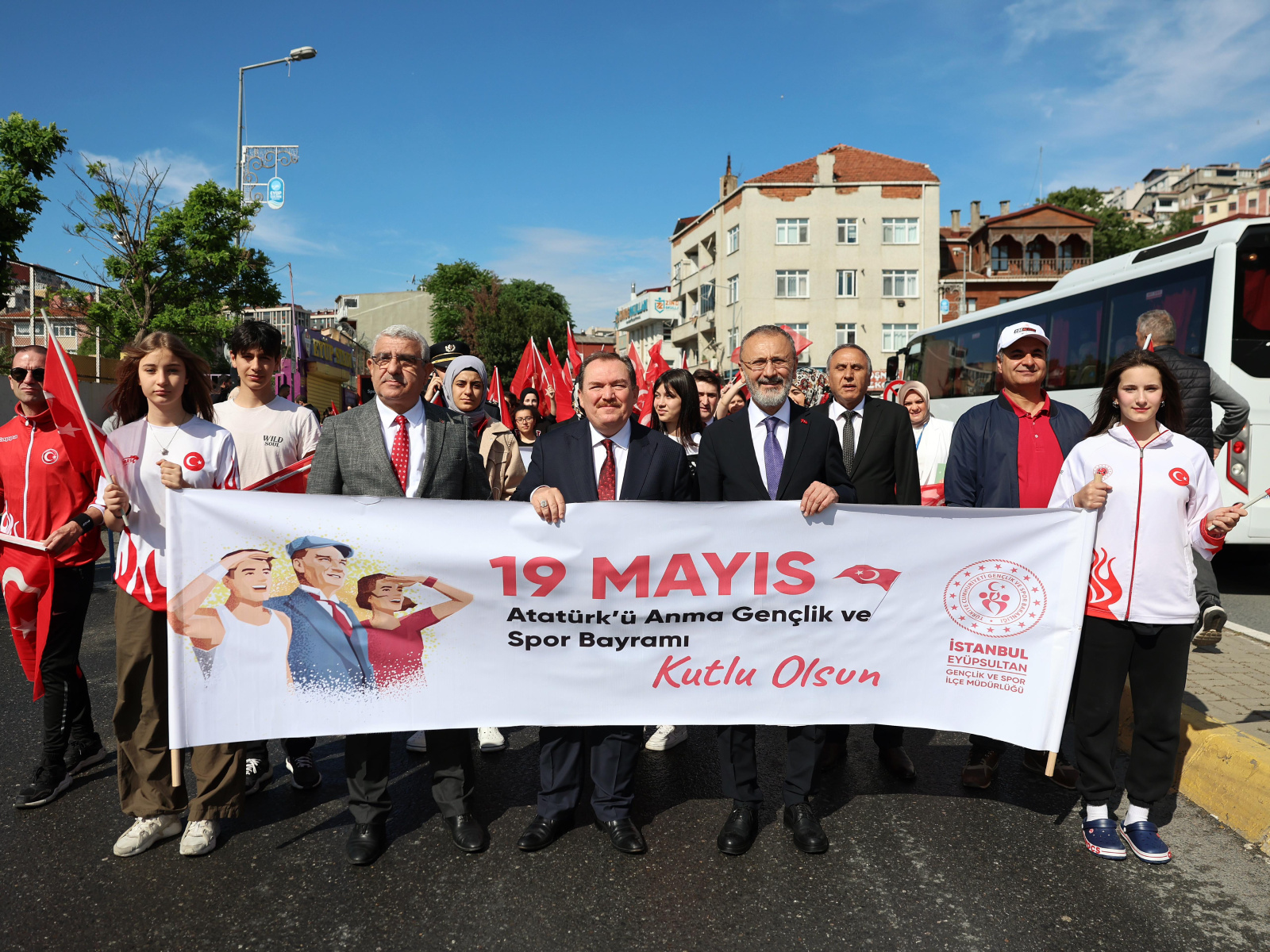 Eyüpsultan'da 19 Mayıs kutlamaları gençlik yürüyüşüyle başladı