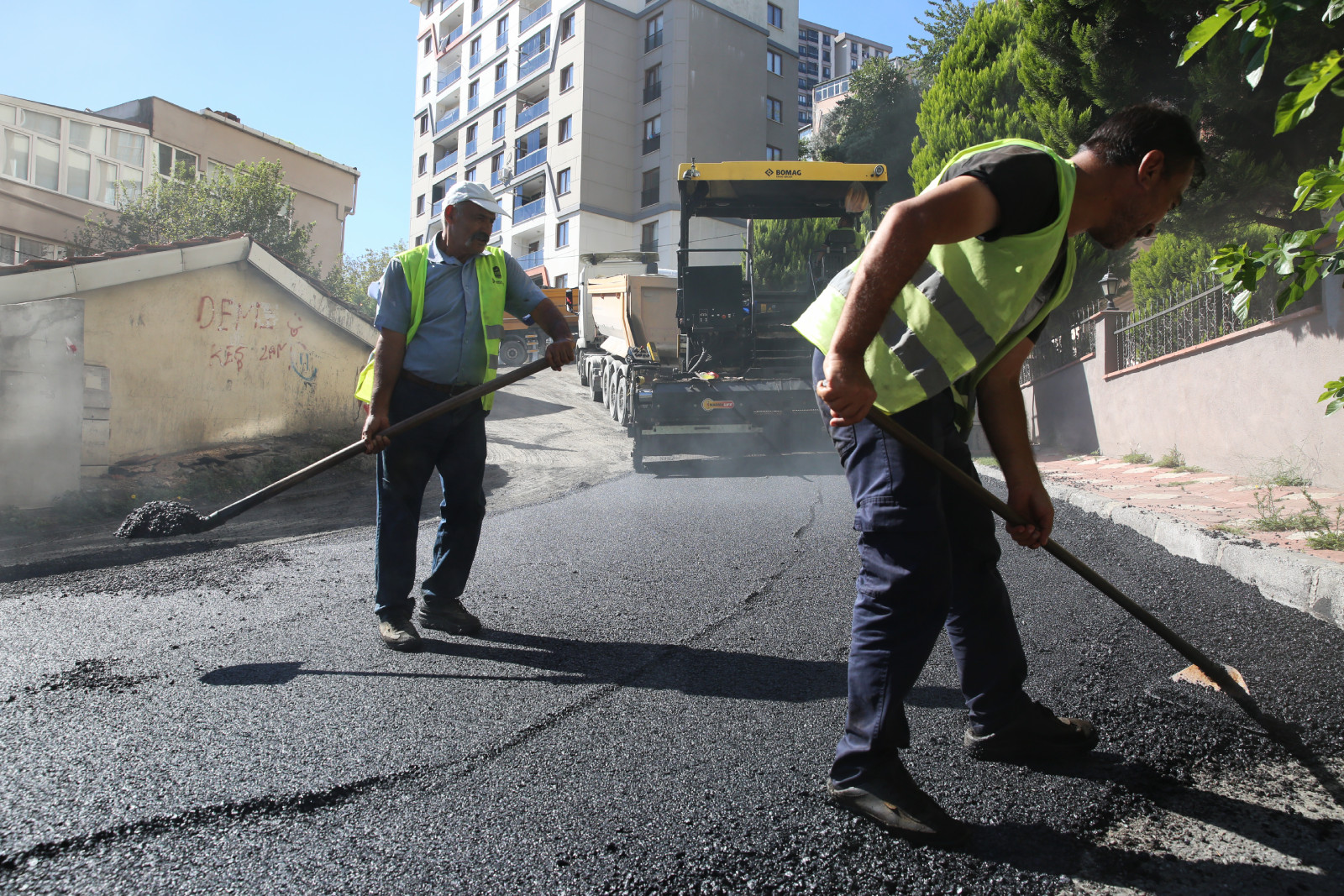 Karadolap Mahallesi Asmalı Caddesi'nde asfalt çalışması