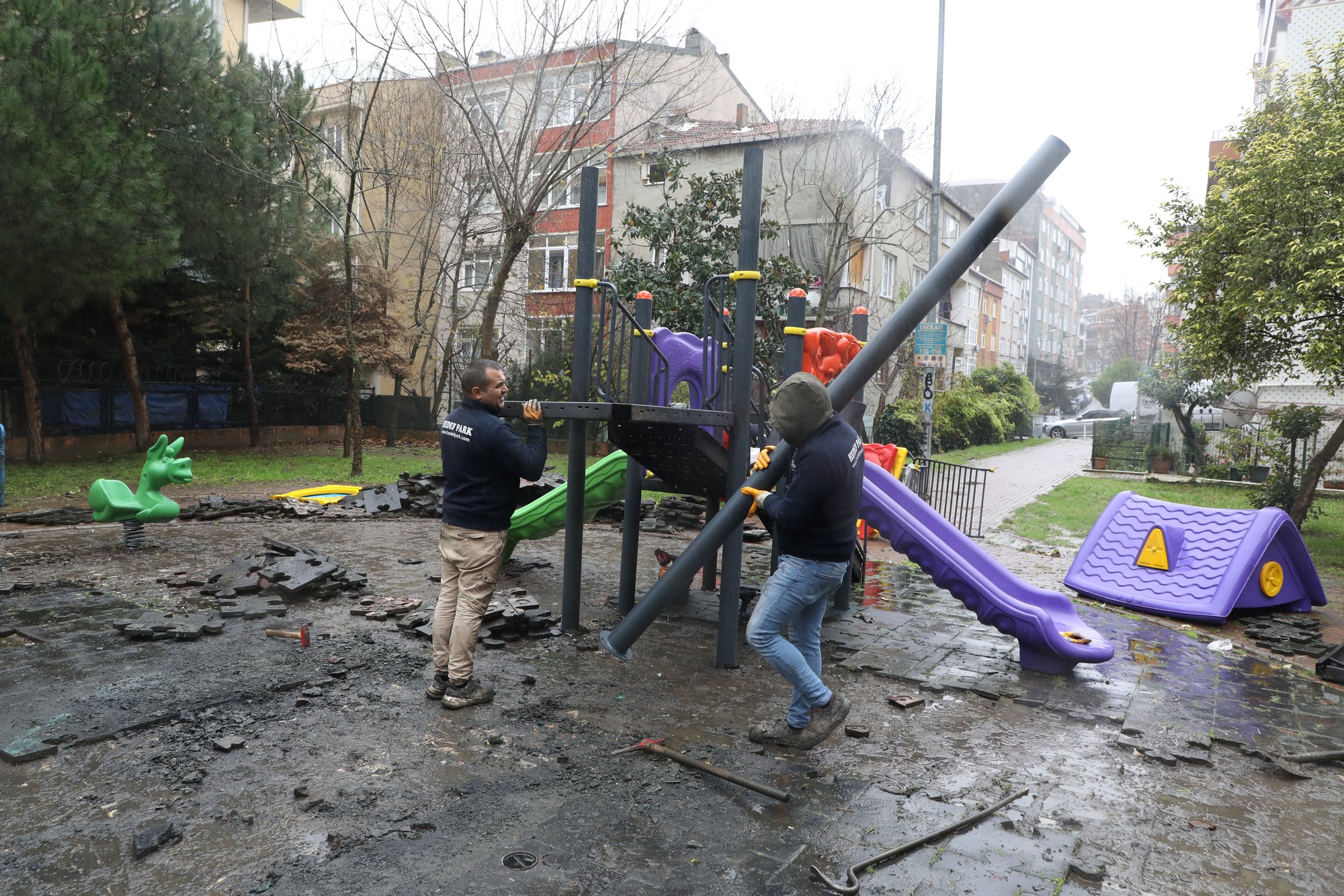 Kardelen Parkı'ndan sonra Manolya Parkı'nı da yaktılar