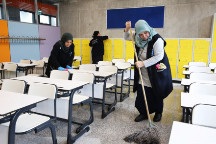 Okul, cami ve kamu kurumlarımızın temizliğini yapıyoruz