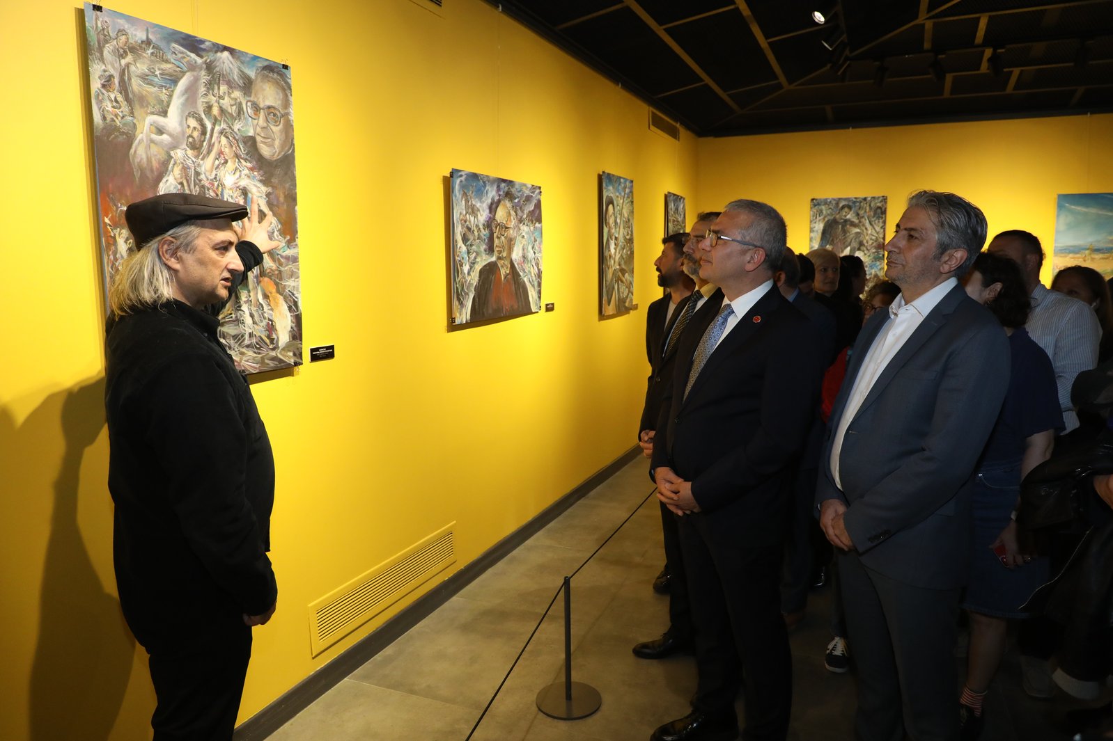 Sanatın kalbi Eyüpsultan'da atıyor: Haydar Özay'dan unutulmaz bir sergi Sanatın kalbi Eyüpsultan'da atıyor: Haydar Özay'dan unutulmaz bir sergi
