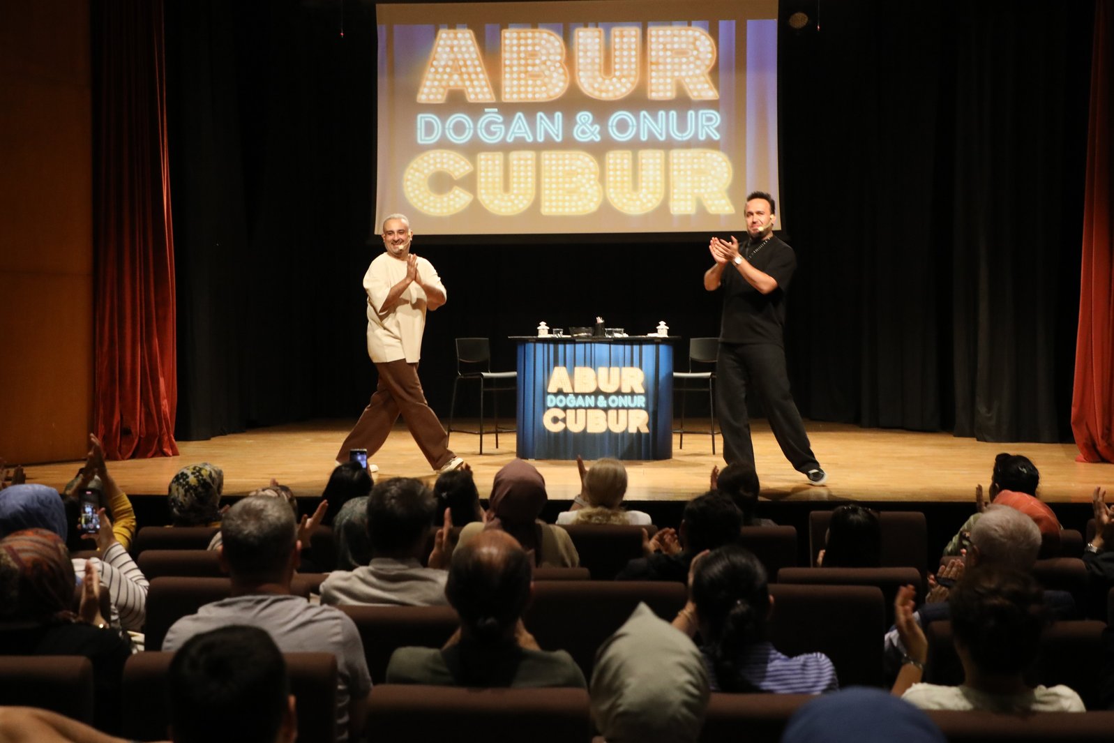 "Abur Cubur Talk Show" Eyüpsultan'ı kahkaya boğdu!