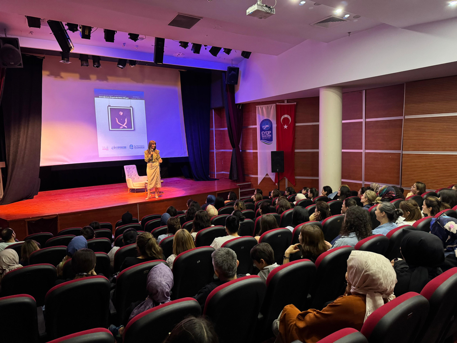 Eyüpsultan'da ebeveynlere rehberlik: “Çocuğumun Beyninde Neler Oluyor?” semineri Eyüpsultan'da ebeveynlere rehberlik: “Çocuğumun Beyninde Neler Oluyor?” semineri