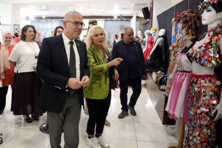 Geri dönüşüm sanatla buluştu: “Engelsiz Dönüşüm Sergisi” açıldı Geri dönüşüm sanatla buluştu: “Engelsiz Dönüşüm Sergisi” açıldı