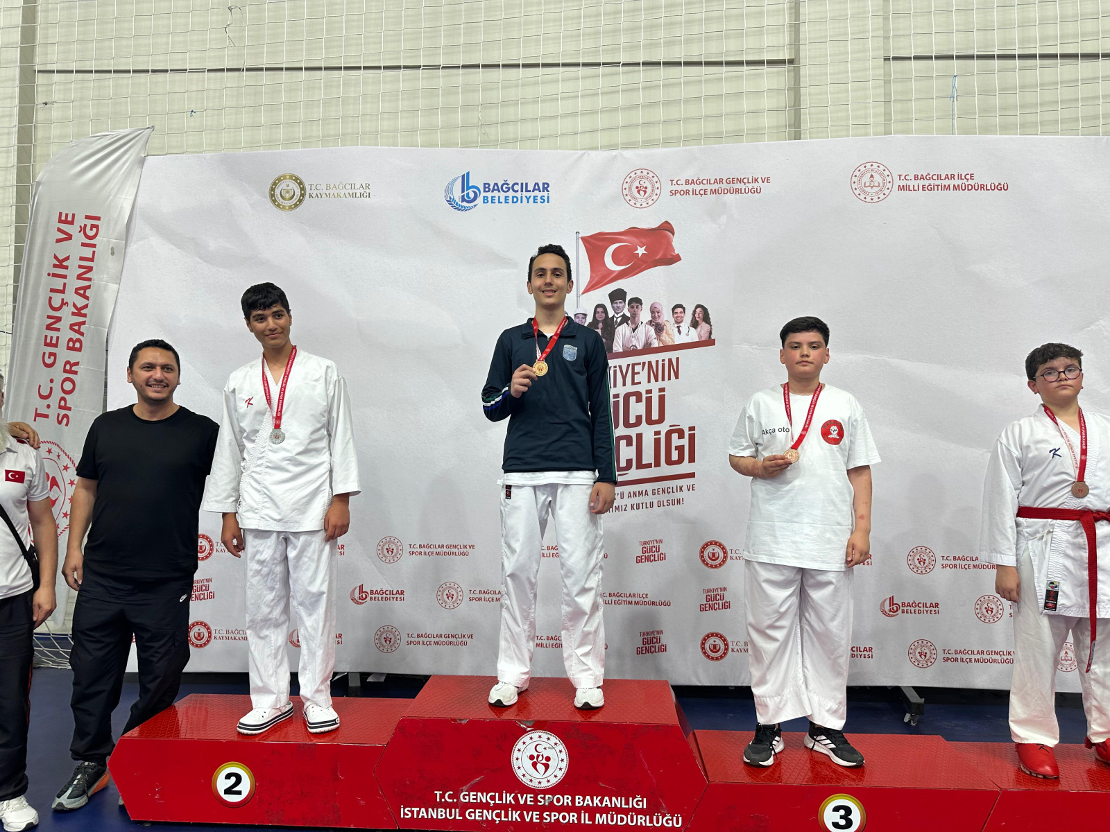 Karatede zirve Eyüpsultan'dan: Kerim Efe İstanbul şampiyonu oldu