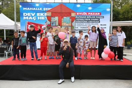 Çocuklara eğlence, meydanlara milli heyecan: Eyüpsultan'da şenlik var
