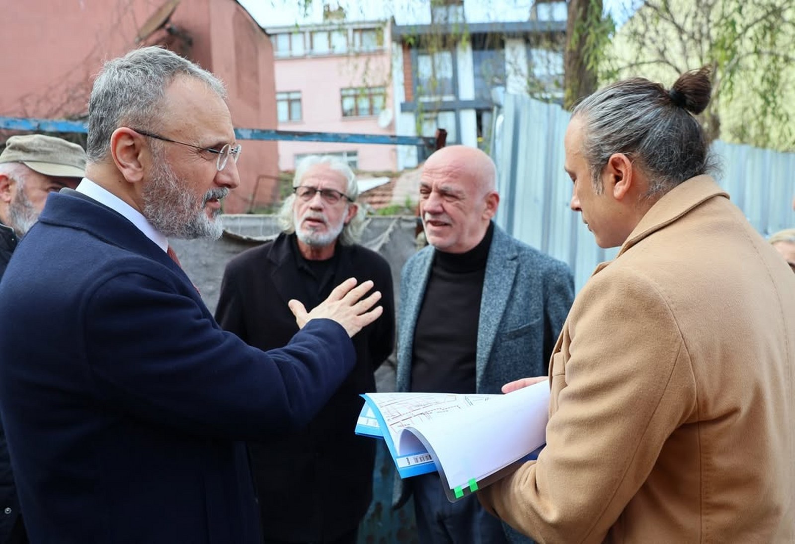 Başkan Özmen'den Defterdar Mahallesi Muhtarlığı'na ziyaret Başkan Özmen'den Defterdar Mahallesi Muhtarlığı'na ziyaret