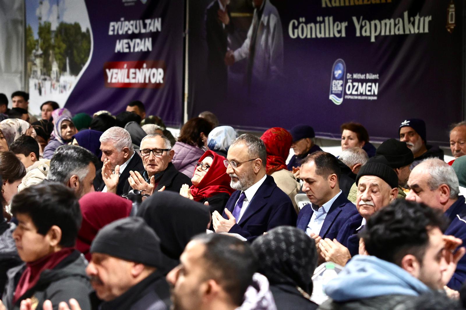 Başkan Özmen, Eyüpsultan'da Gönül Sofrasında Vatandaşlarla Buluştu Başkan Özmen, Eyüpsultan'da Gönül Sofrasında Vatandaşlarla Buluştu