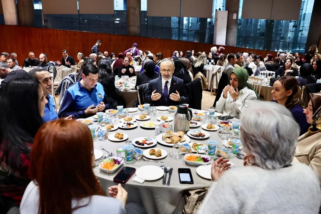 Başkan Özmen Personelle İftar Sofrasında Buluştu Başkan Özmen Personelle İftar Sofrasında Buluştu