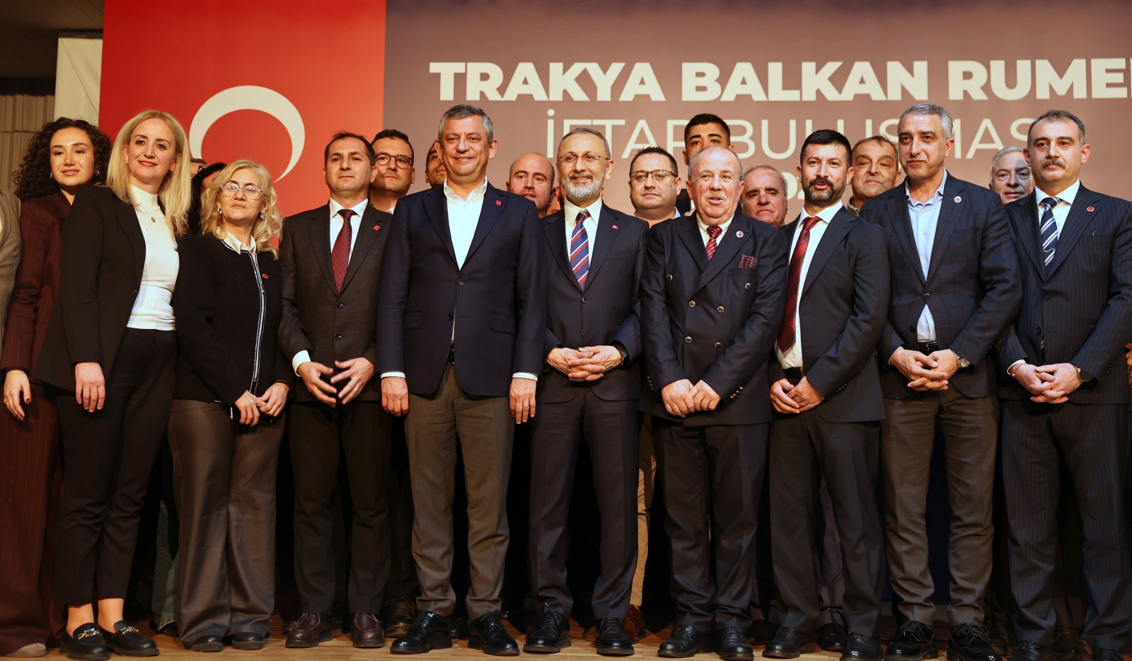 CHP Genel Başkanı Özgür Özel Eyüpsultan'da Trakya, Rumeli ve Balkanlılarla İftar Sofrasında Buluştu