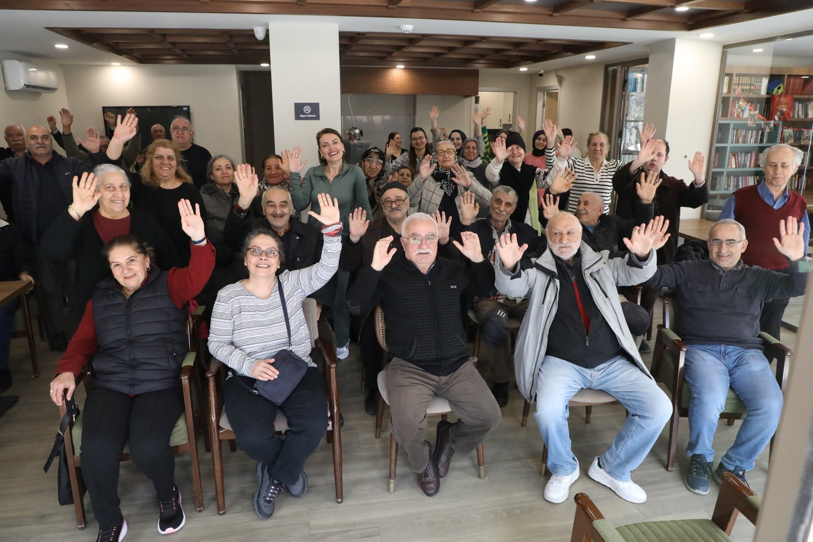 Yaş almış vatandaşlar için Sandalye Yogası etkinliği düzenlendi Yaş almış vatandaşlar için Sandalye Yogası etkinliği düzenlendi