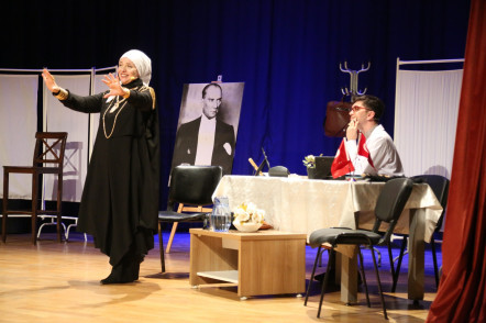 “Taksiratlı Şekibe”, Eyüpsultan'da tiyatroseverlerle buluştu