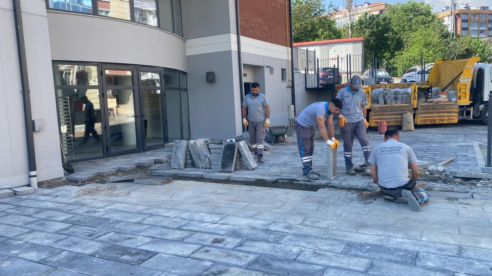 Fen İşleri Ekipleri Yaz mesaisine hız kesmeden devam ediyor Fen İşleri Ekipleri Yaz mesaisine hız kesmeden devam ediyor