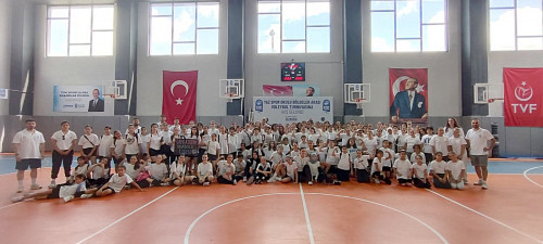 Genç voleybolcular filede yıldızlaştılar