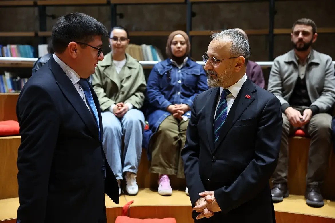 Başkan Özmen, Rami Kütüphanesi'ndeki Azerbaycan Bölümü'nü Ziyaret Etti