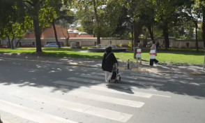 Yaya geçidi olmayan ve vatandaşlarımızın geçişte zorlandığı noktaya yeni yaya geçidi kazandırdık.