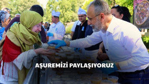 Aşure Günü'nün paylaşma ve dayanışma ruhunu Eyüpsultan Meydanı'nda komşularımızla paylaştık