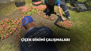 Yazı rengârenk çiçeklerle karşılıyoruz